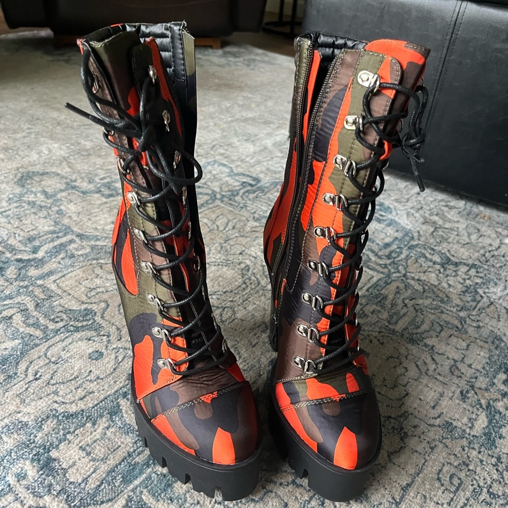 Platform camo heeled boots
